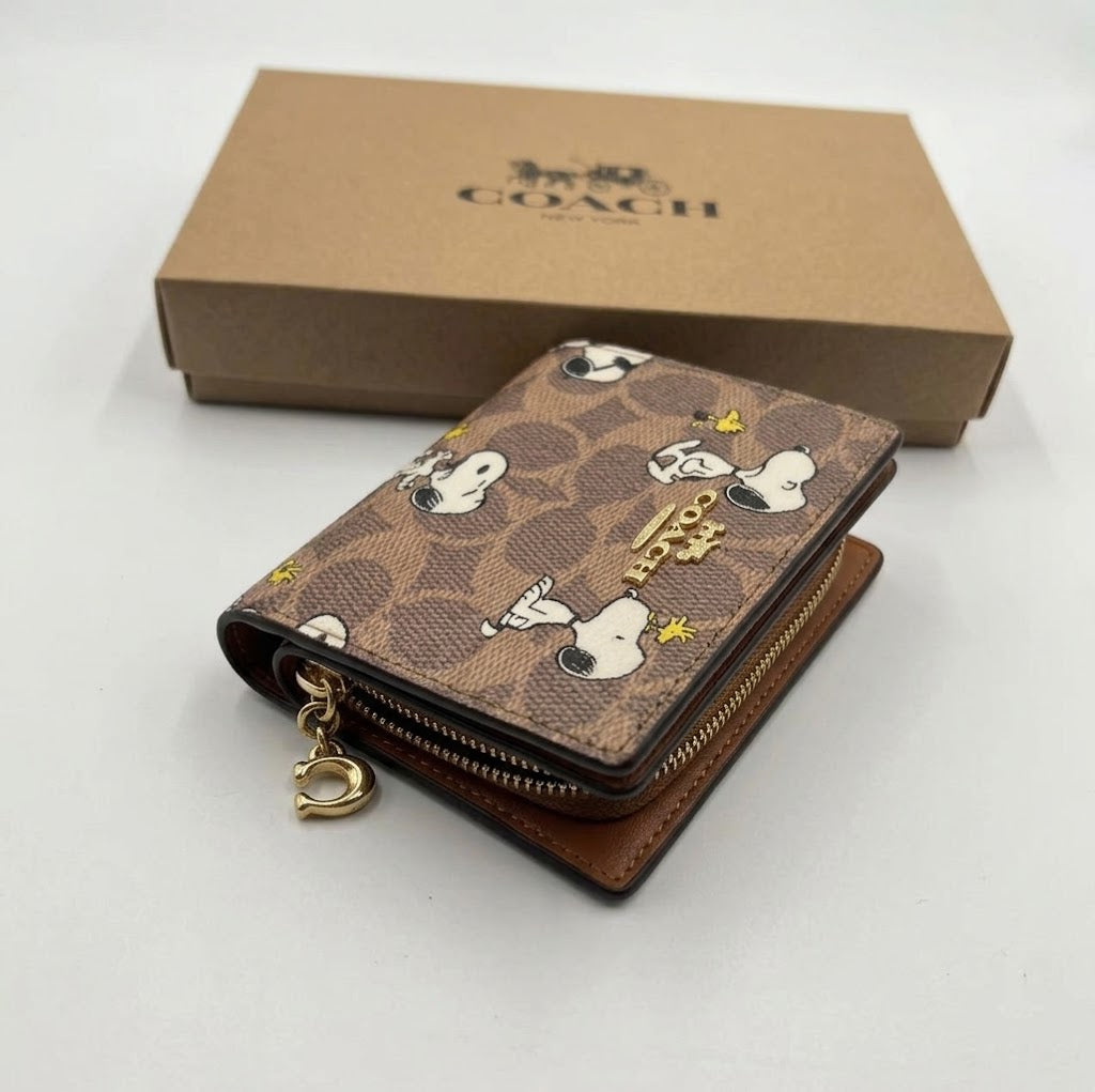 Coach X Peanuts Snap Wallet Signature Canvas Snoopy Print CBN32